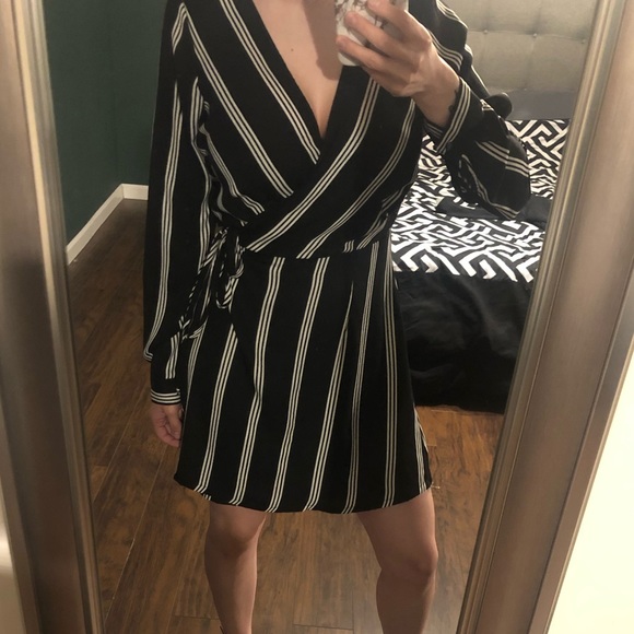 Striped Long Sleeve Dress - Picture 4 of 7